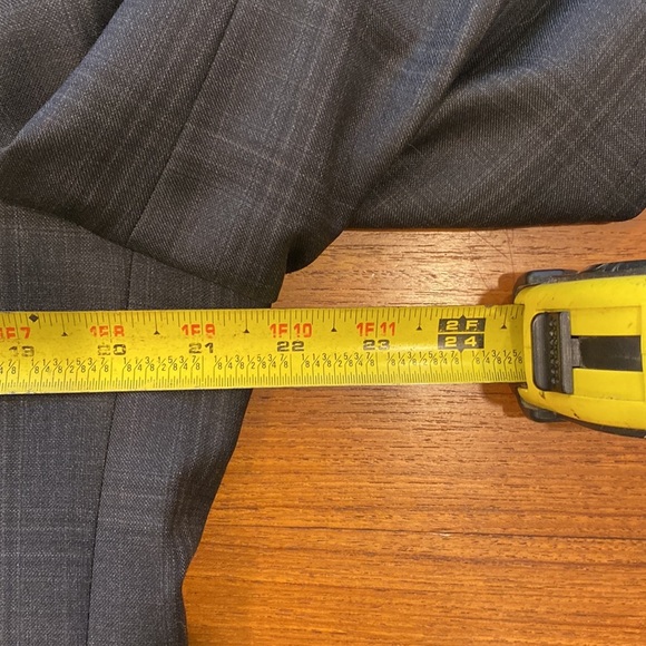 Clearance 💯 Very sharp Samuelson/tilford charcoal plaid blazer - Picture 4 of 14